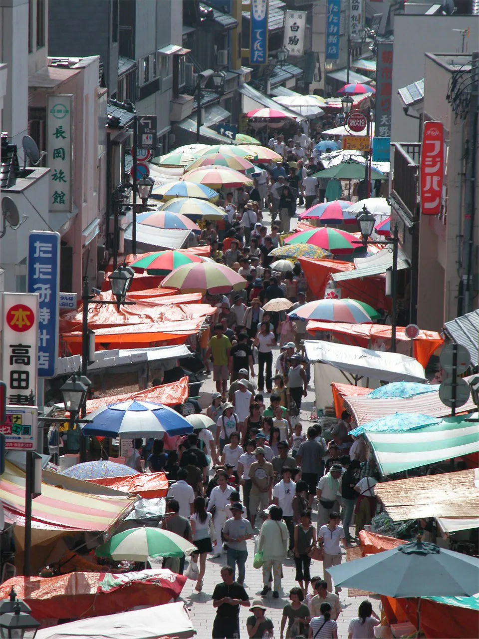 輪島朝市本町通り